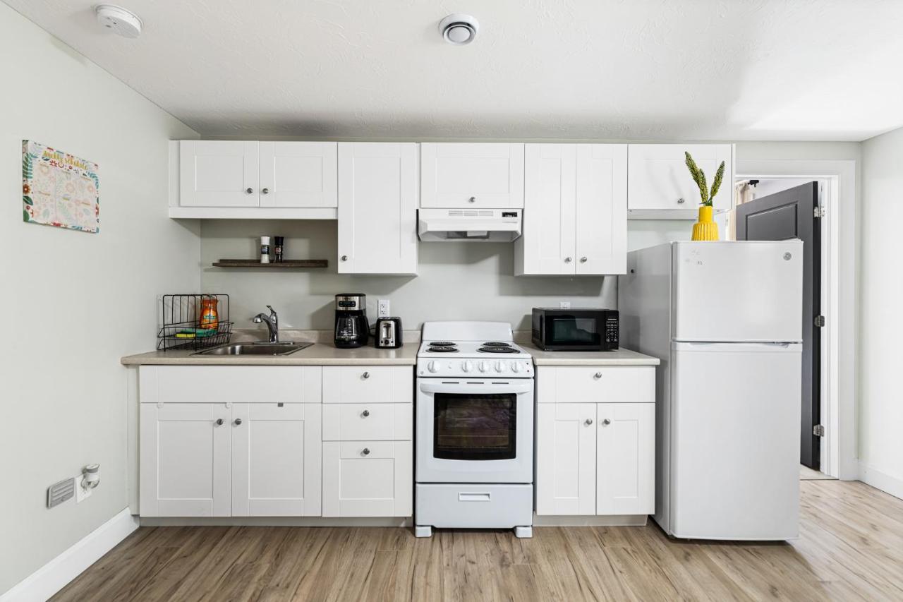 One Bedroom Apartment Moncton North ! Exteriér fotografie